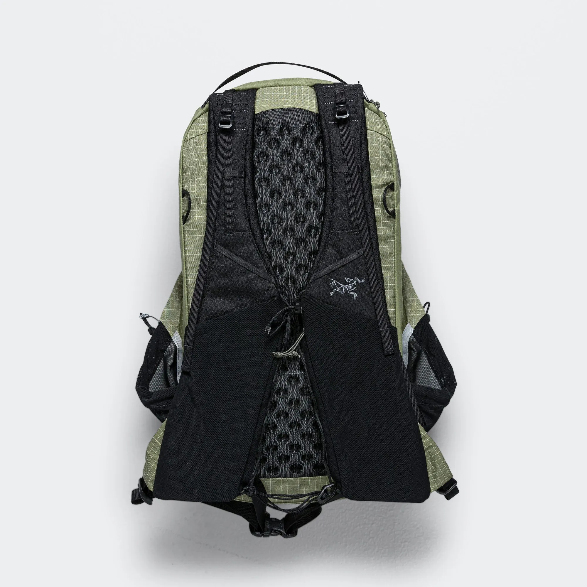 Versatile Aerios 18 Chloris/Forage Backpack for Outdoor Adventures