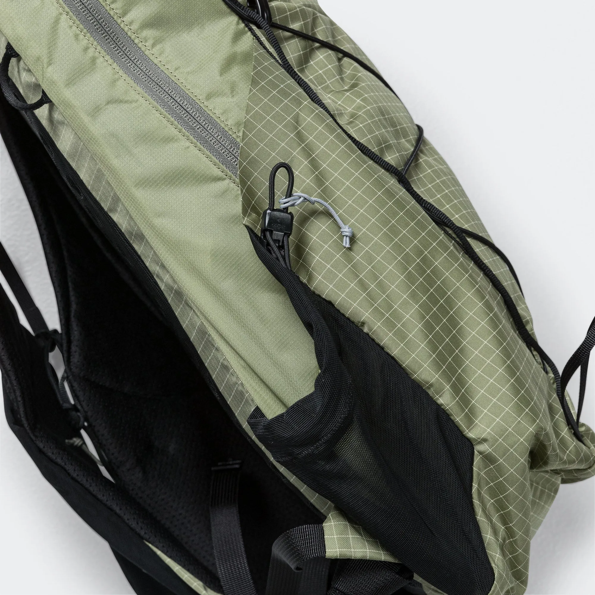 Versatile Aerios 18 Chloris/Forage Backpack for Outdoor Adventures