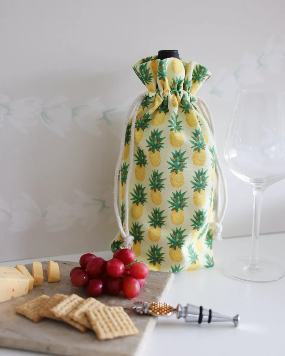 Mele Pineapple Wine Bottle Bag